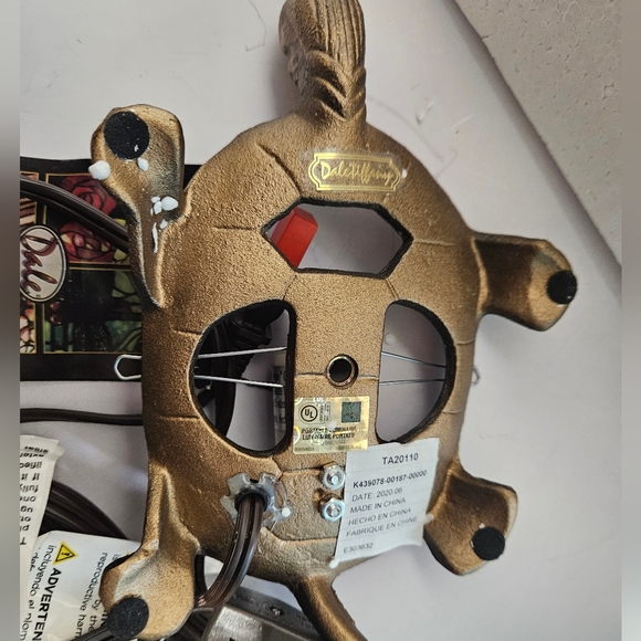 Dale Tiffany Spice Turtle Stained Glass Lamp - Picture 13 of 14